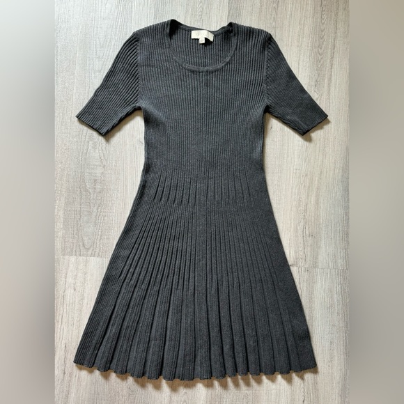 Olive & Oak Gray Fit & Flare A-Line Ribbed Sweater Dress Sz L. Figure flattering - Picture 1 of 3